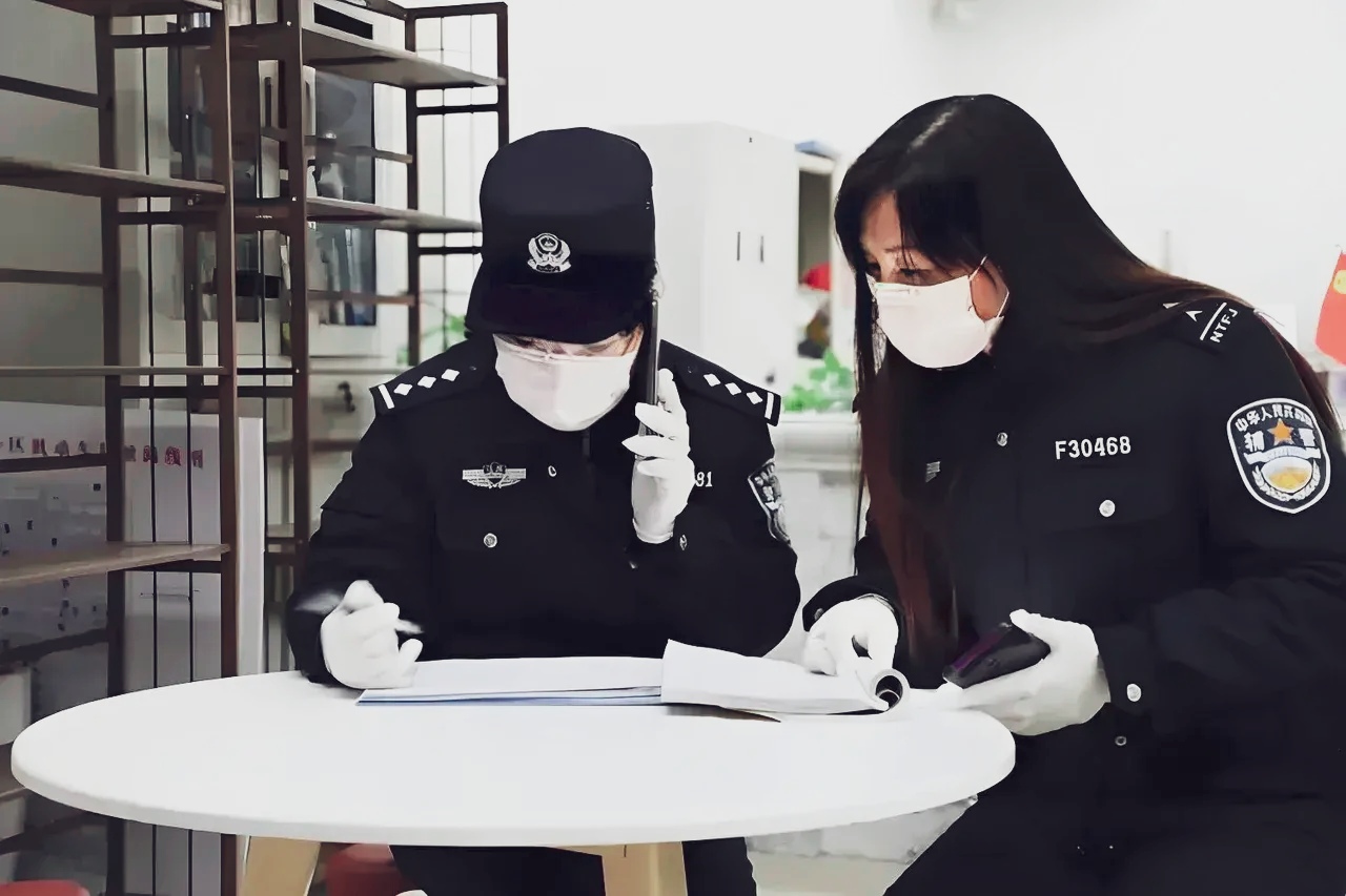 1,辅警,该不该叫警官?   答案:不应该  2,协警,该不该叫警官?