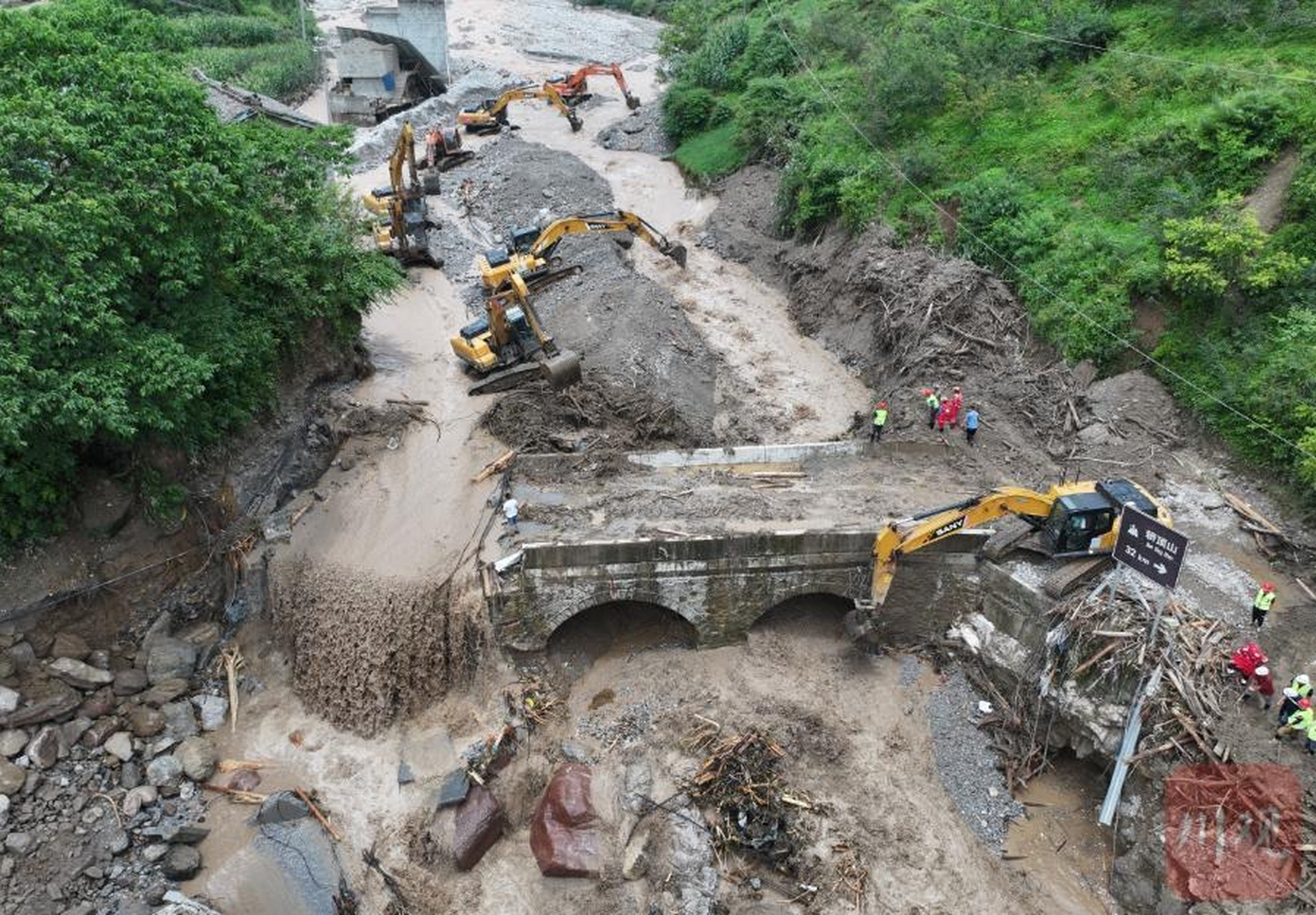 汶川地震泥石流图片