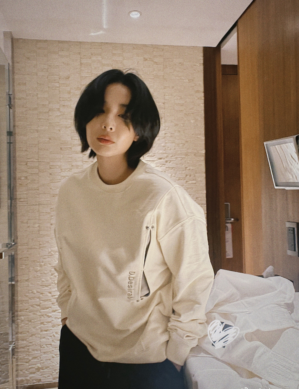 高叶的可塑性好强,这个中分短发发型好有日漫男的感觉.