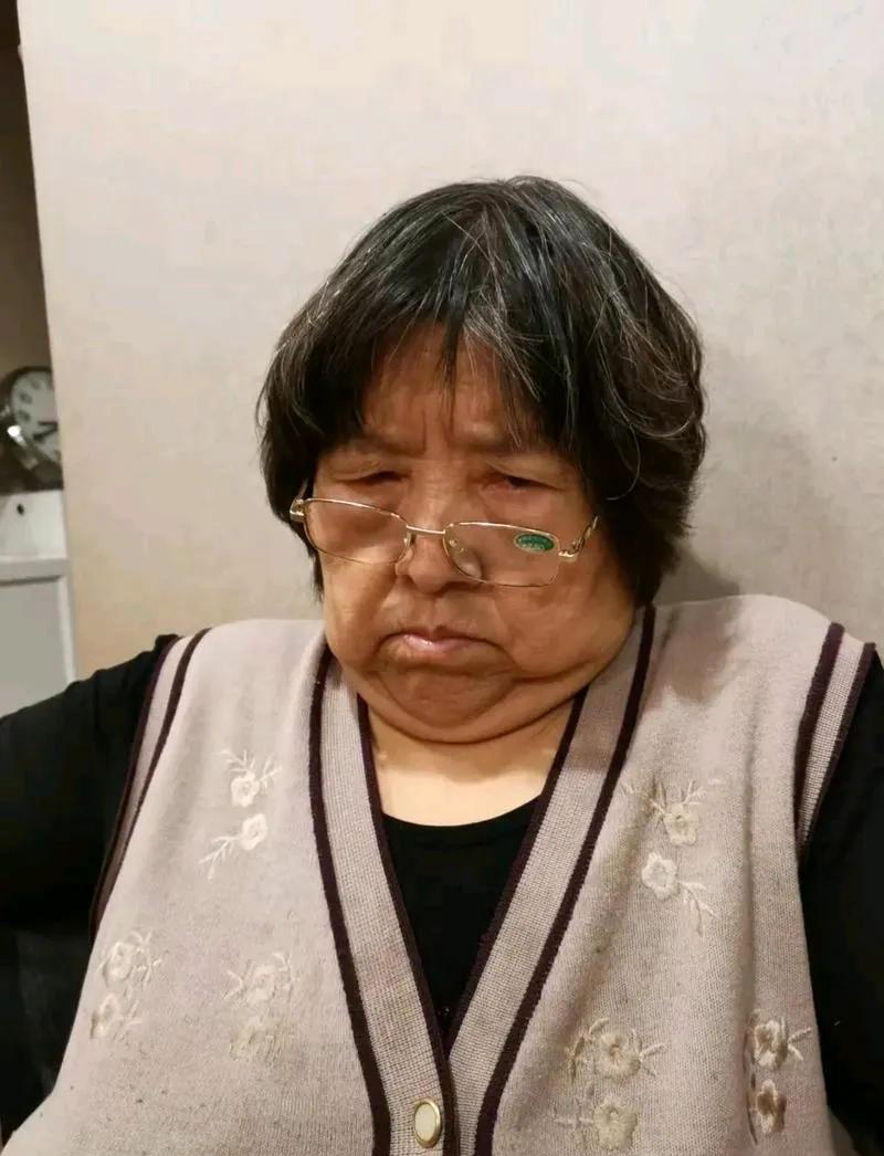 婆图片离退休综合症老年人丑照满脸赘肉的老太太图片巨丑老阿姨照片
