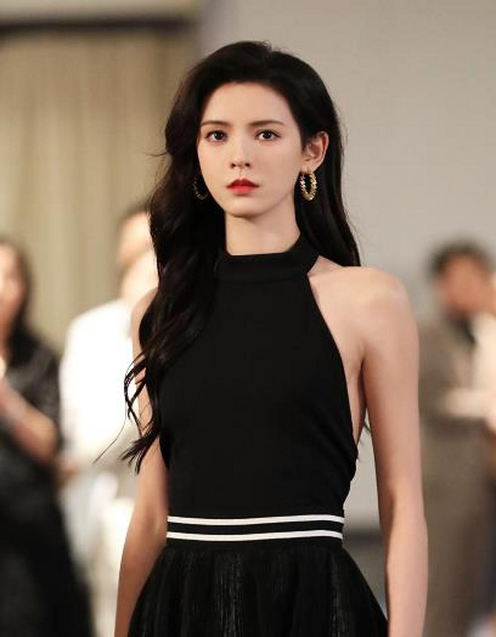 张予曦人长得美