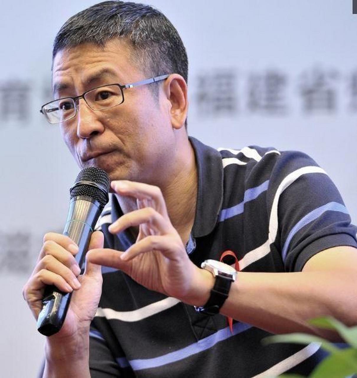 白岩松曾说:"天天在家打麻将的父母,是很难教会孩子读书的,我认为在