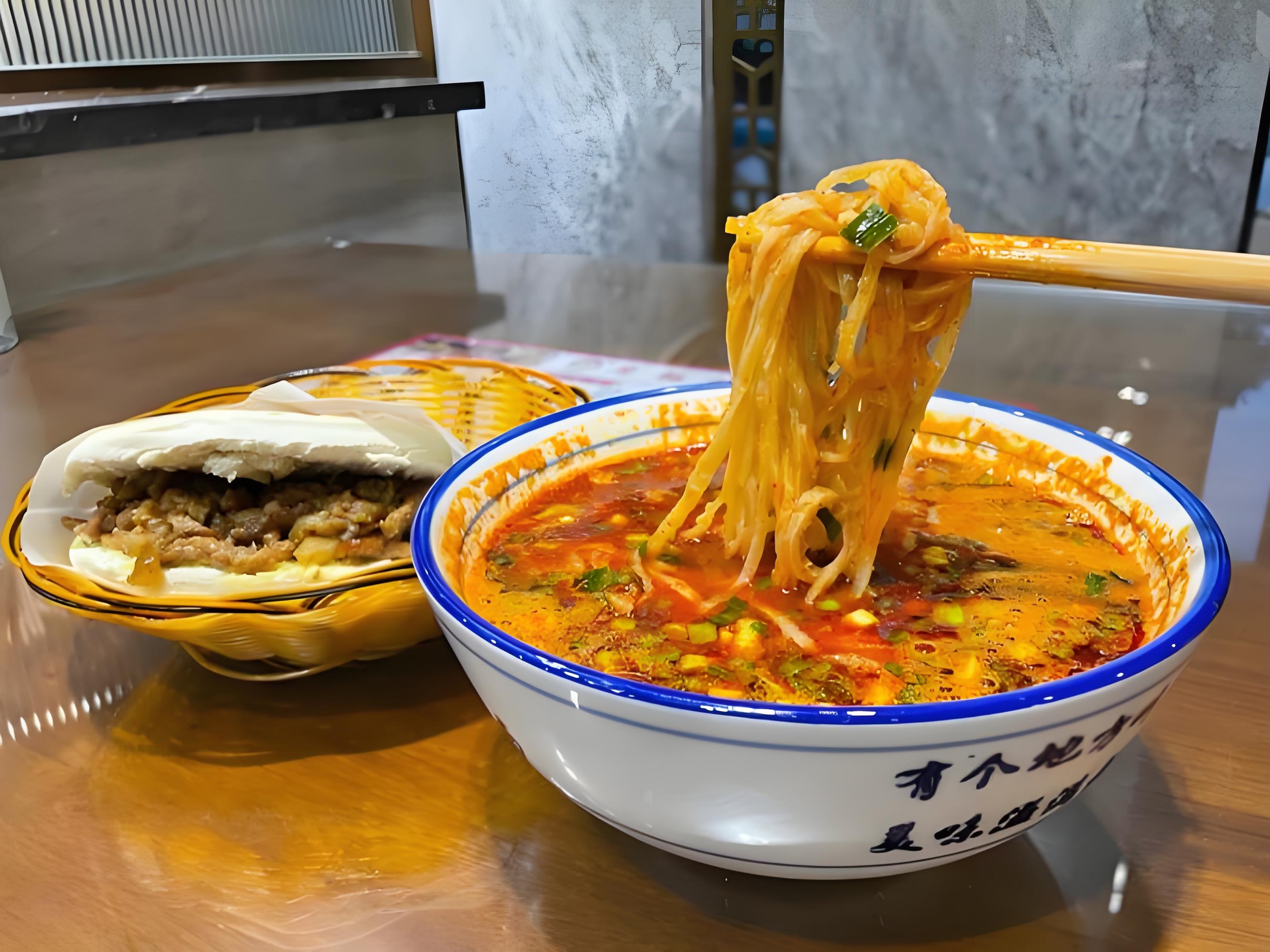 方便面,诞生于唐朝唐王,在中国也只有一个地方有,想必很多来西安旅游