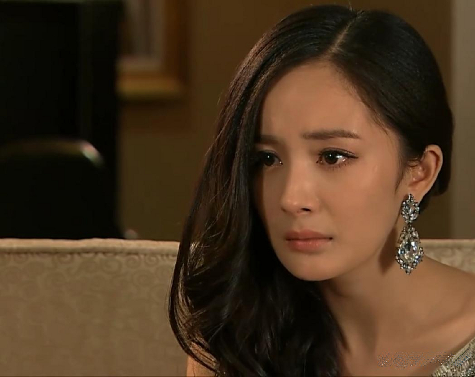 杨幂在《盛夏晚晴天》中饰演的夏晚晴,经历了友情和爱情的双重背叛