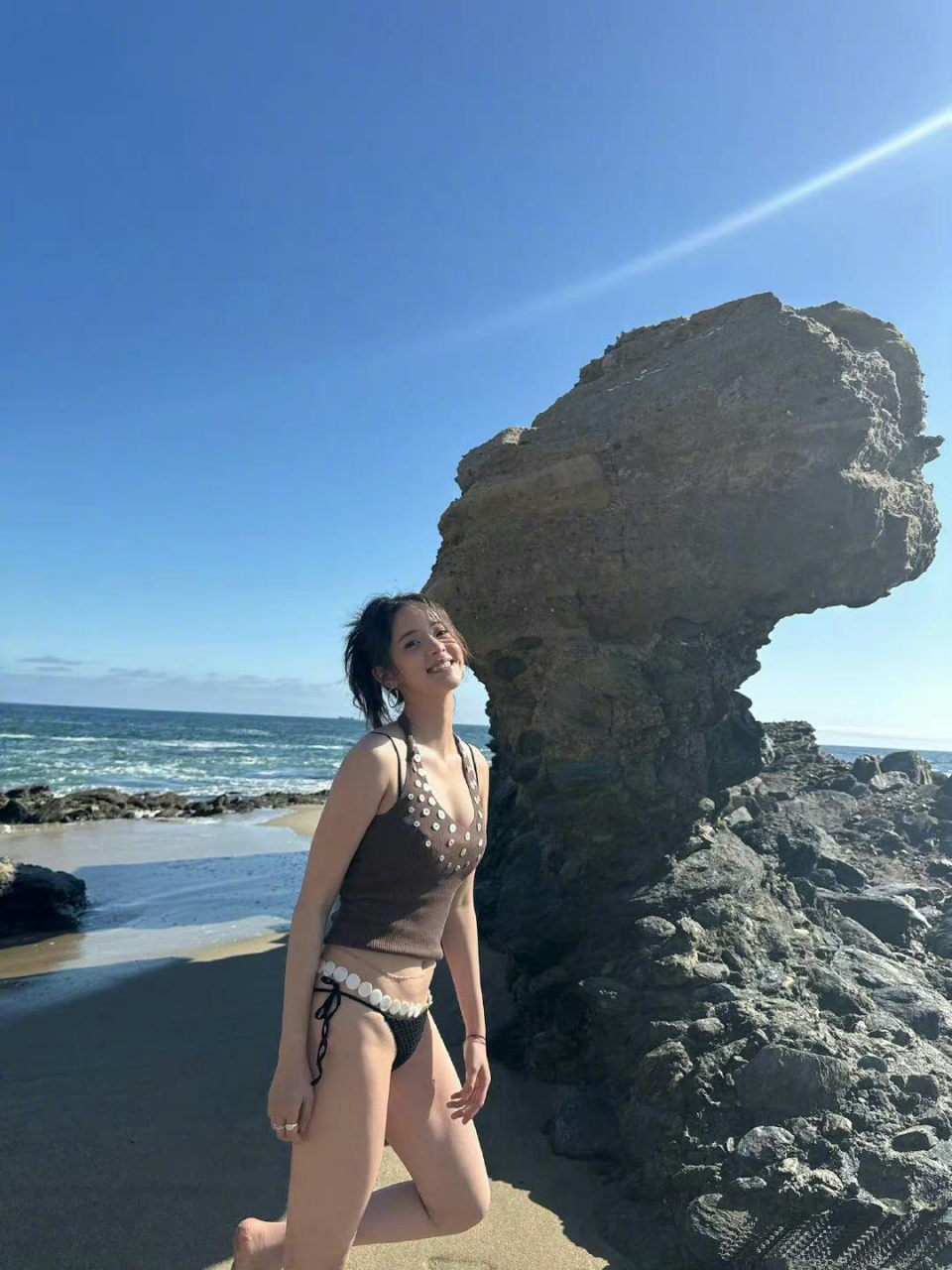 欧阳娜娜晒出泳装照,展现完美身材