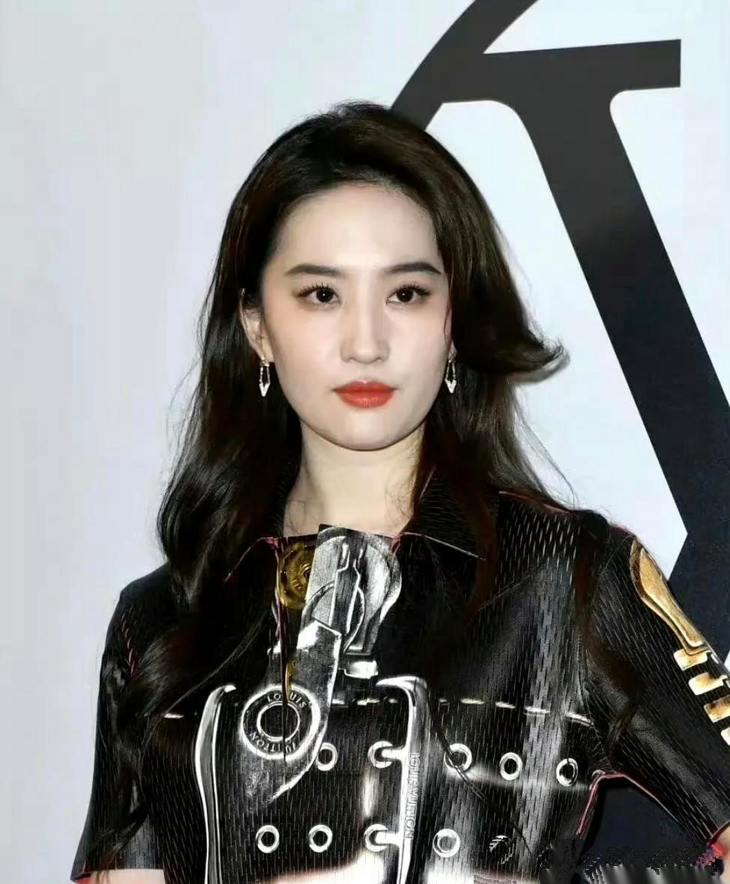 刘亦菲尝试了现在超火的"网红妆",效果简直太美了