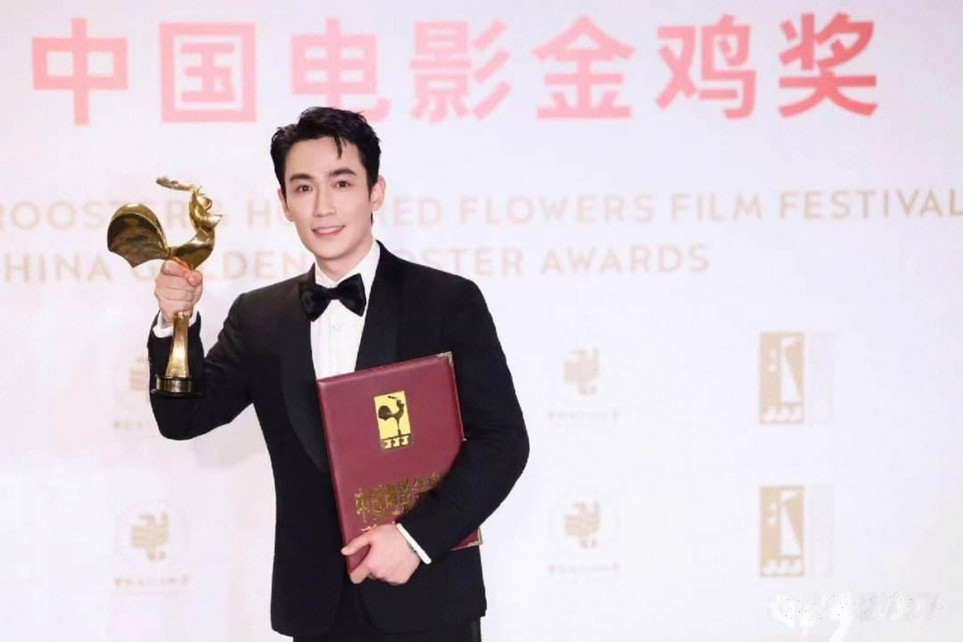 1980年出生的谢霆锋凭借《线人》获得金像奖.