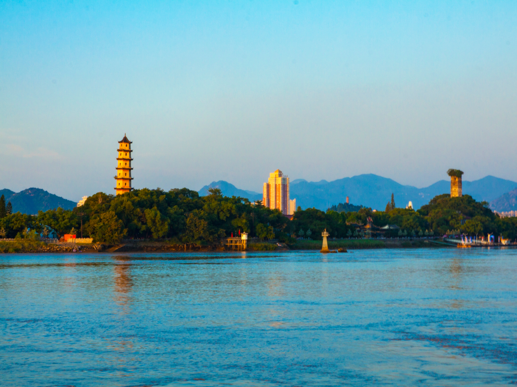 来我的家乡玩一夏#温州江心屿:是中国四大名屿之一,被誉为瓯江上的