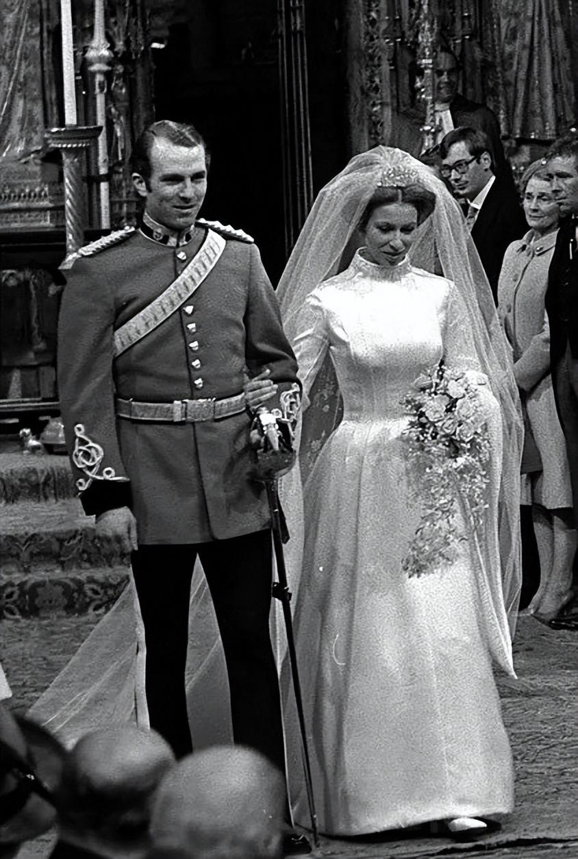 1973年安妮公主出嫁,52岁父亲挽着她出场,毫不费力抢了新郎风头