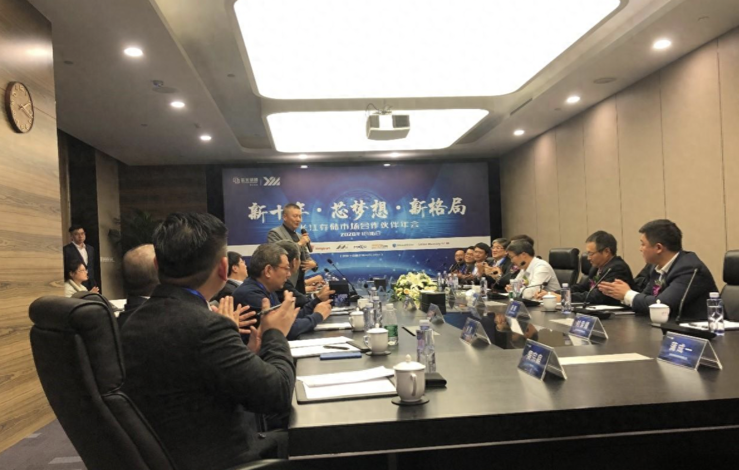 长江存储ceo泪目,核心供应商被救,华为"催泪弹"扔得真是时候