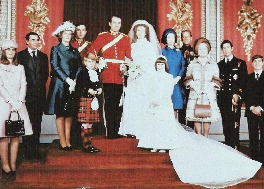 1973年安妮公主出嫁,52岁父亲挽着她出场,毫不费力抢了新郎风头