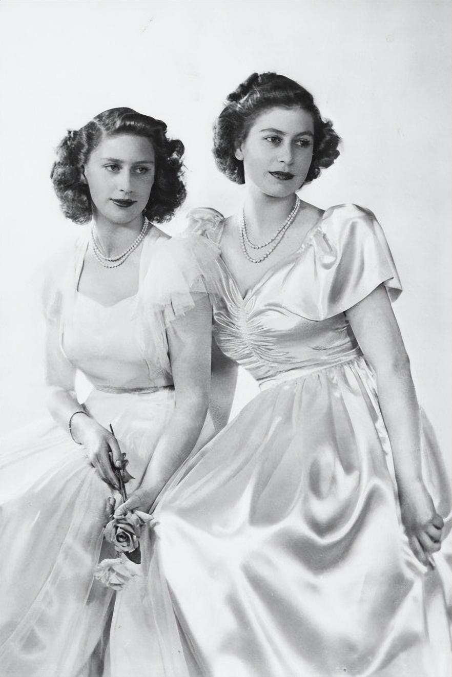 1973年安妮公主出嫁,52岁父亲挽着她出场,毫不费力抢了新郎风头