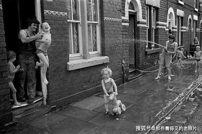 老照片 1975年英国利物浦孩子 贫民窟的生活