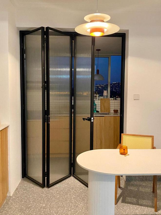 厨房还装"推拉门"?过时了!现在流行"这种门",关的紧又好看