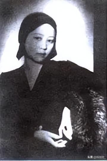 张爱玲母亲罕见照片,风情万种,颜值甩当代女明星几条街