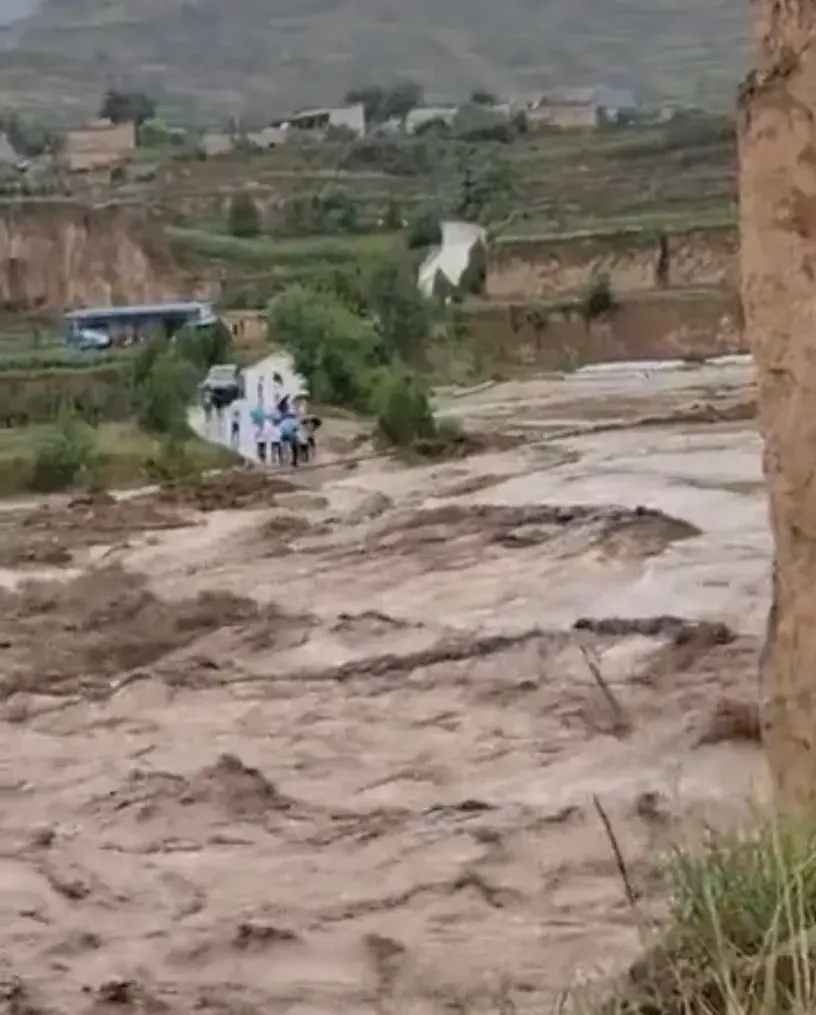 7·18甘肃暴雨图片