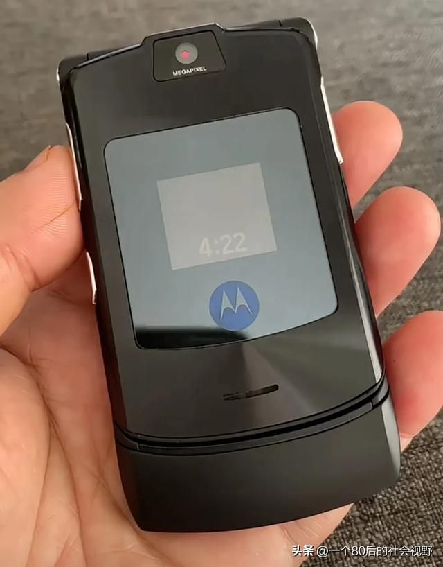 摩托罗拉v3刀锋系列:当年的哪款色彩最能代表你的风格?