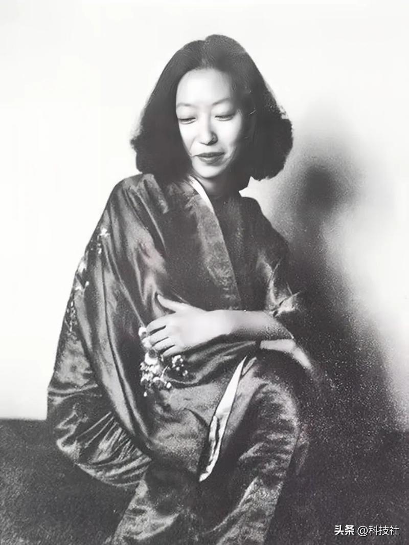 张爱玲母亲罕见照片,风情万种,颜值甩当代女明星几条街