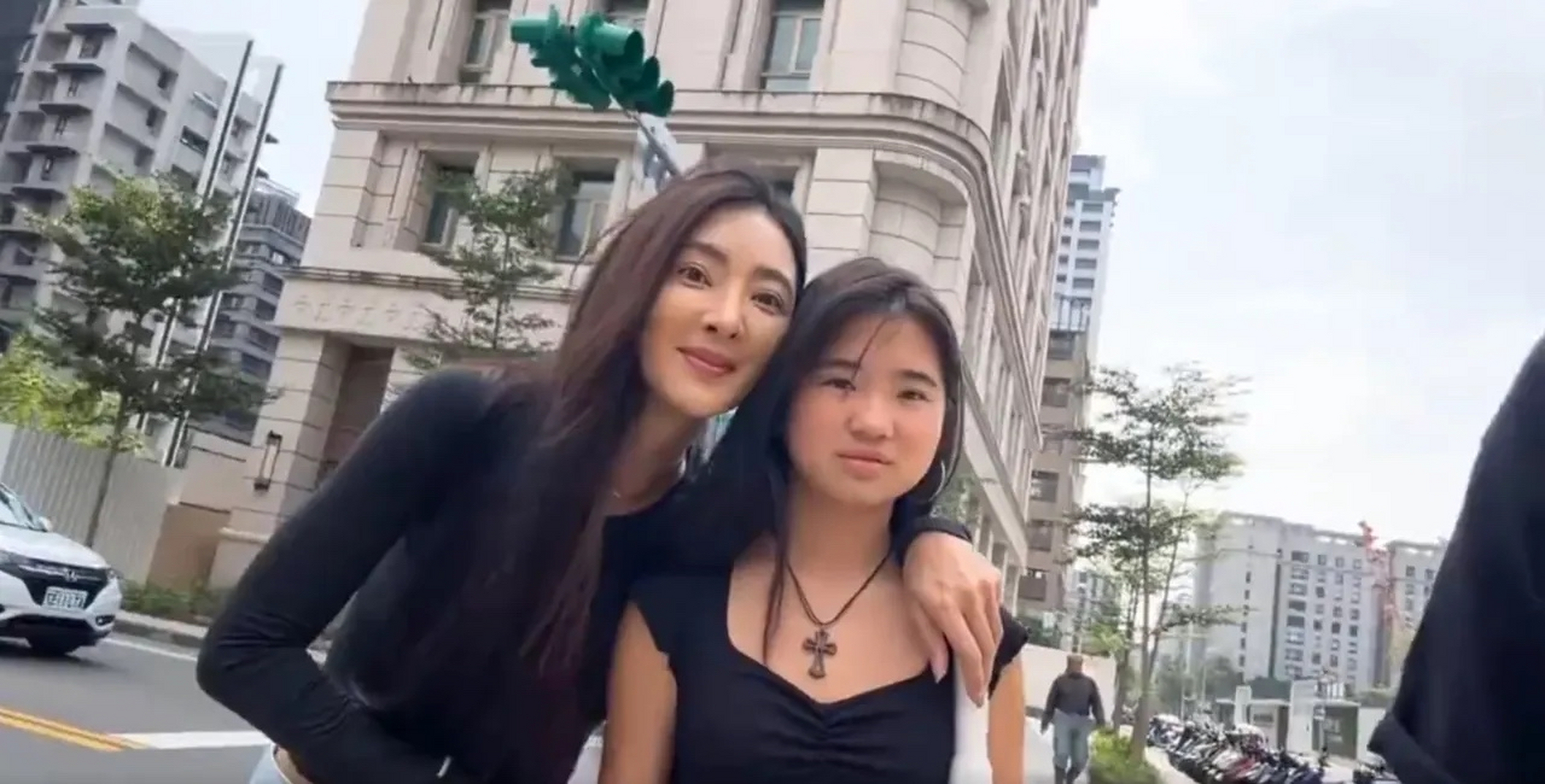 吉尔格楞的妻子儿女图片