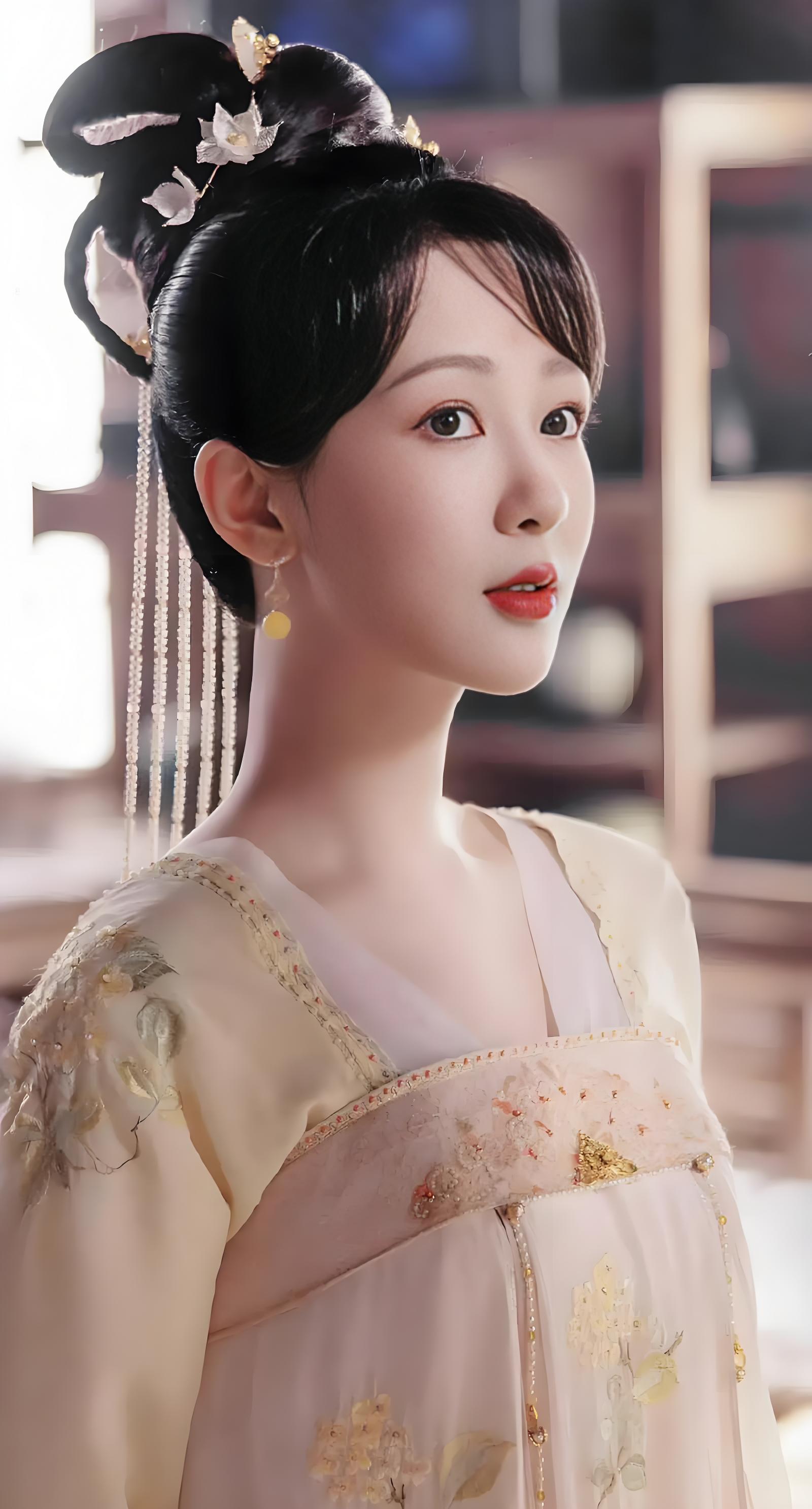 杨紫将小夭的坚韧与柔情完美融合,每一个眼神,每一个动作都透露出角色