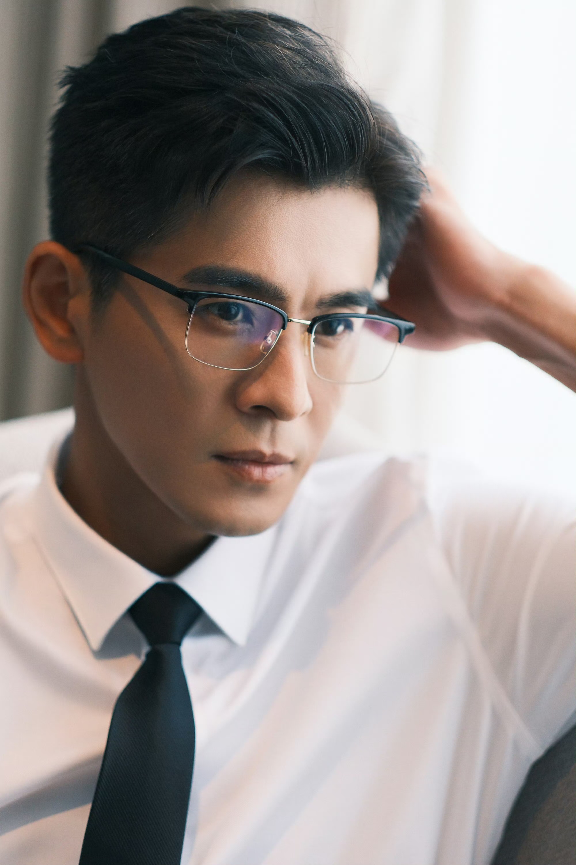 乔振宇也老了,眼角都下垂了