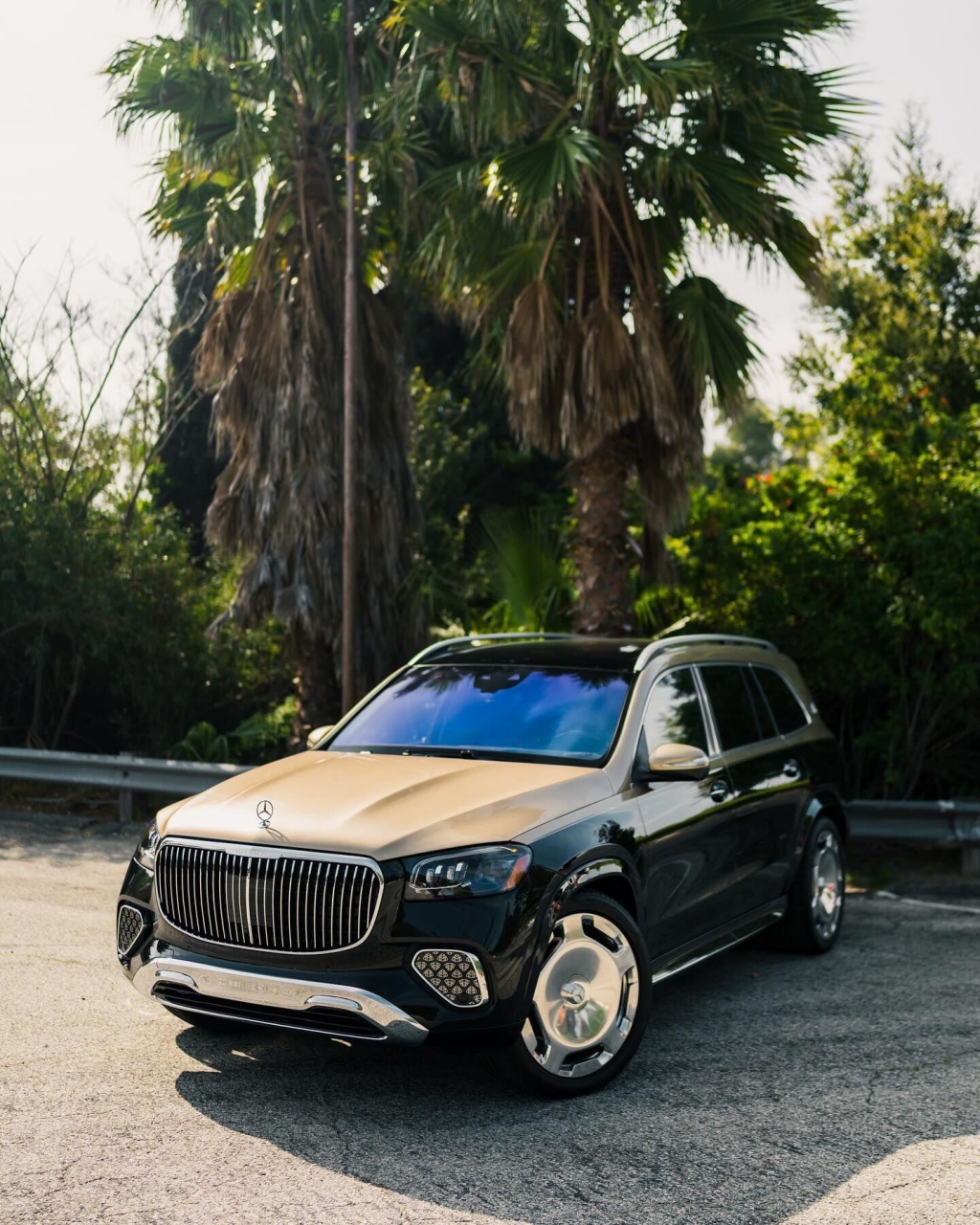 原厂双拼色的迈巴赫gls600,搭配新款大饼轮毂,无论是外观还是内饰豪华