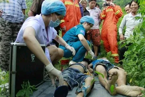 男孩小男生溺水儿童打捞打捞溺水小男孩赤条条小女孩溺水打捞溺水男孩