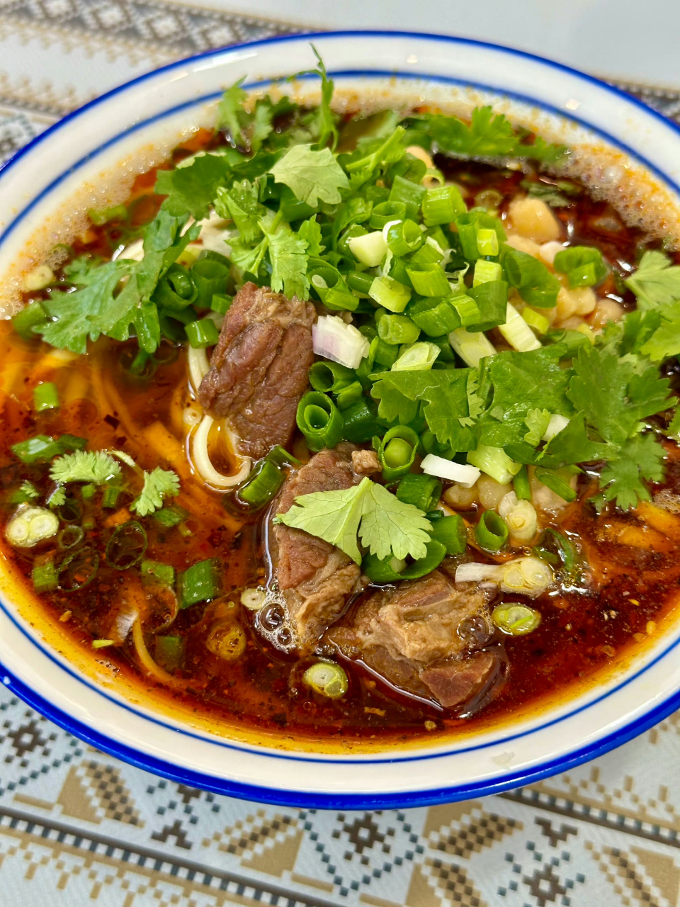 成都旅游,小面馆做的原汤牛肉面有水准,肉质,调味和火候把控的很好