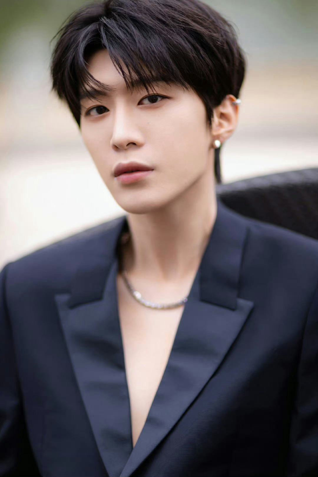 盘点那些戴耳环耳钉的男明星,您觉得戴上是变娘了还是更帅气了?