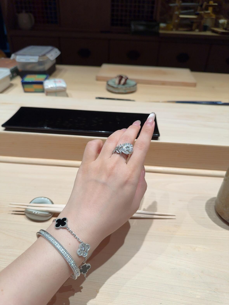 梵克雅宝 perlee白金满钻手镯,爱了爱了