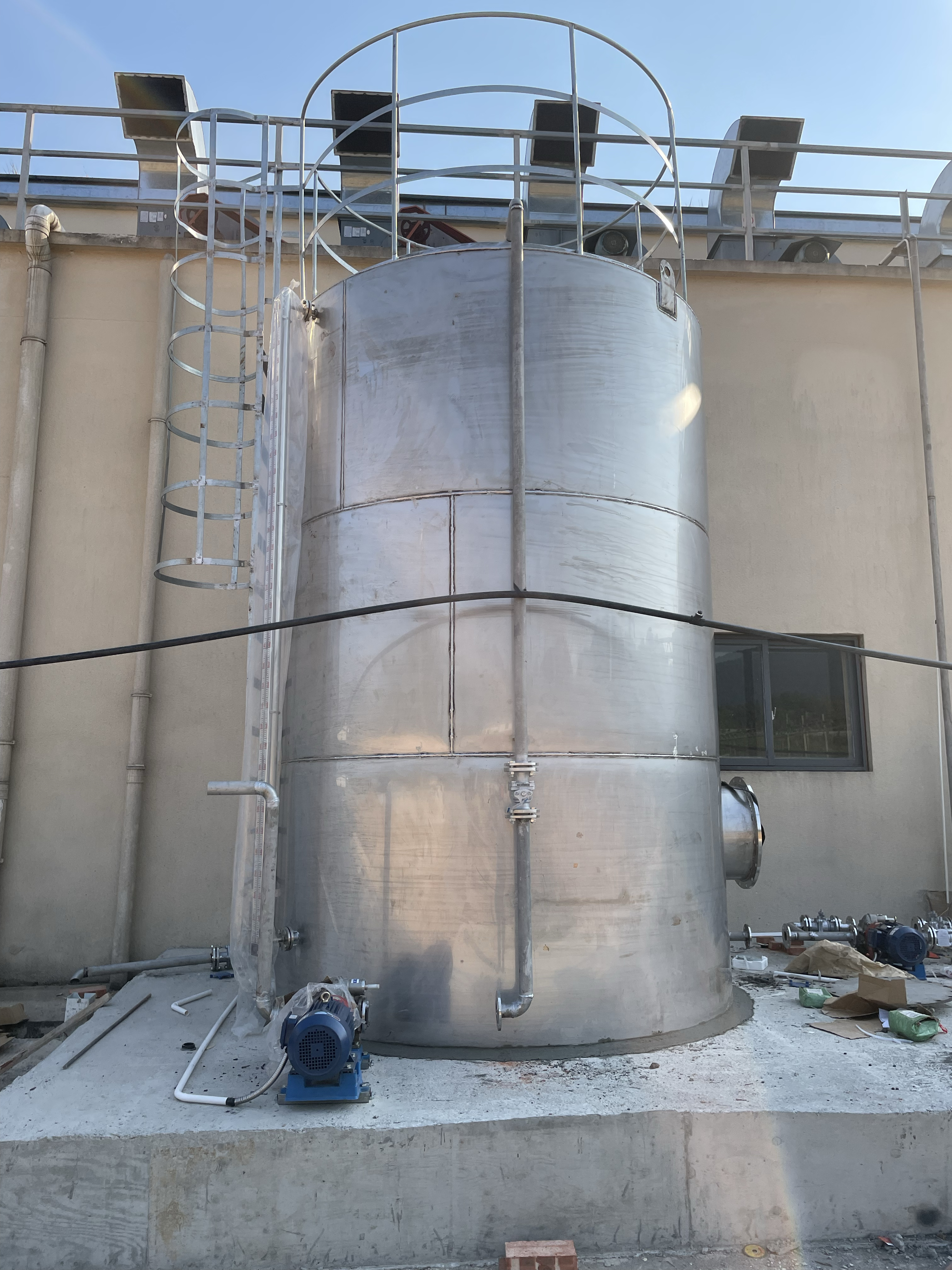 承接各类大型储油罐,立式,卧式不锈钢油罐,加工制作安装