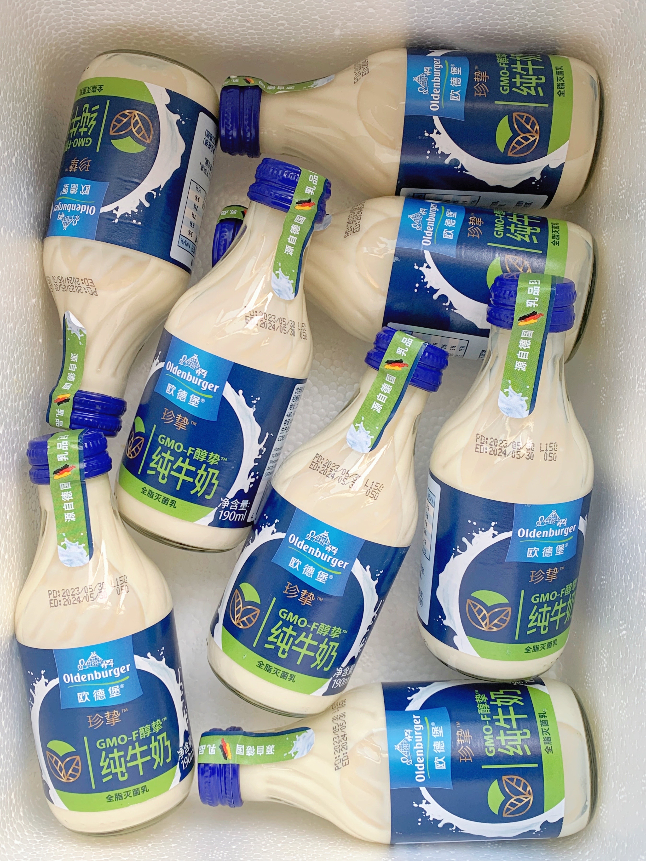 果然玻璃瓶装的牛奶都有点东西! 配料就是全脂生牛乳啊!