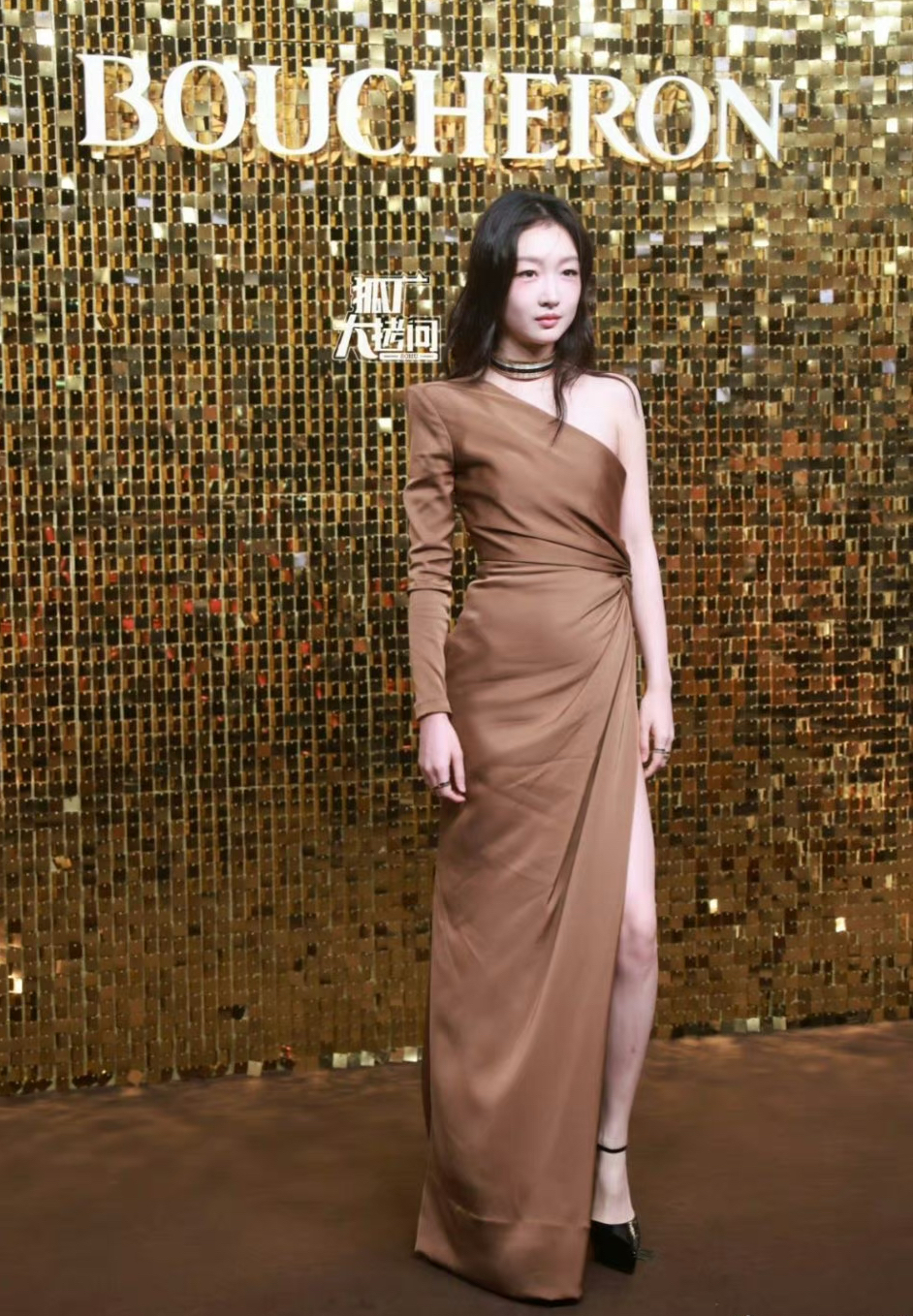 周冬雨出席活动,有一种不想营业的疲惫感