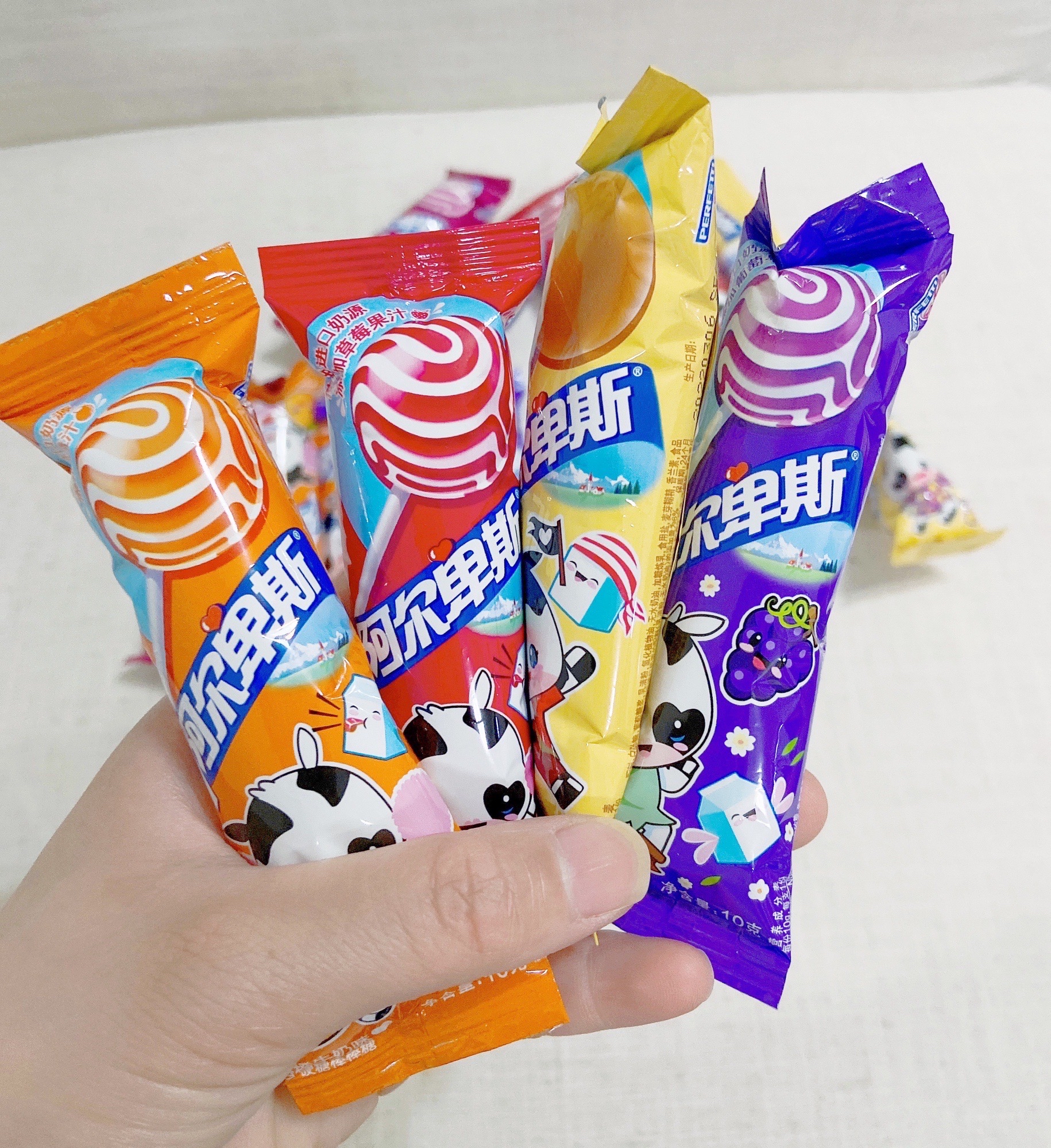 阿尔卑斯棒棒糖 大人小孩子都能吃的 简直是小孩子的最爱了～ 老牌子