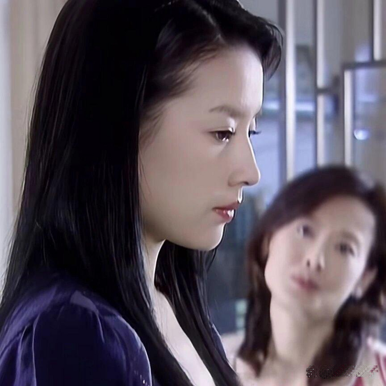 董洁侧颜确实很惊艳,五官精致唯美,身材匀称有料,让人赏心悦目.