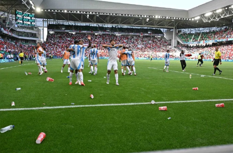 补时超长15分钟,球迷怒批:史上最丑比赛