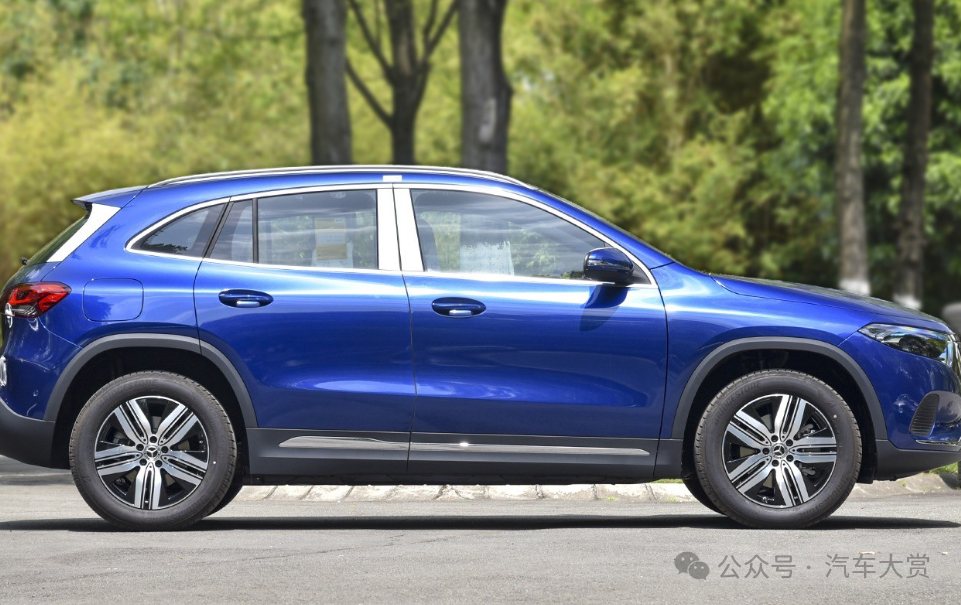 那我们这次要聊的这台车可以说是卷王之王,因为它挂奔驰