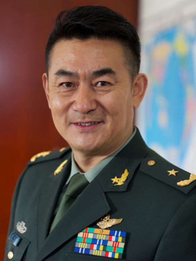 演员李洪涛:曾是铁路工人,和妻子恩爱30年,2个嗜好让妻子苦恼