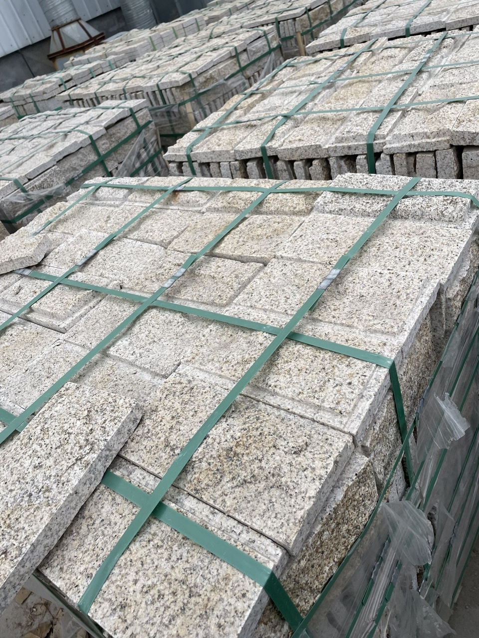 山东黄锈石蘑菇石厂家