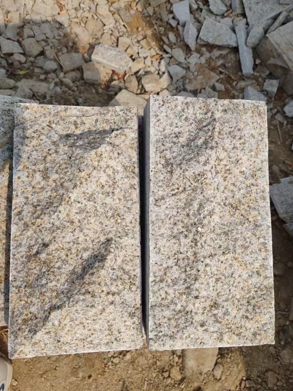 山东黄锈石蘑菇石厂家