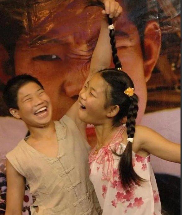 31岁的嘎子和28岁的英子重逢,一个肌肉健硕,一个女大十八变