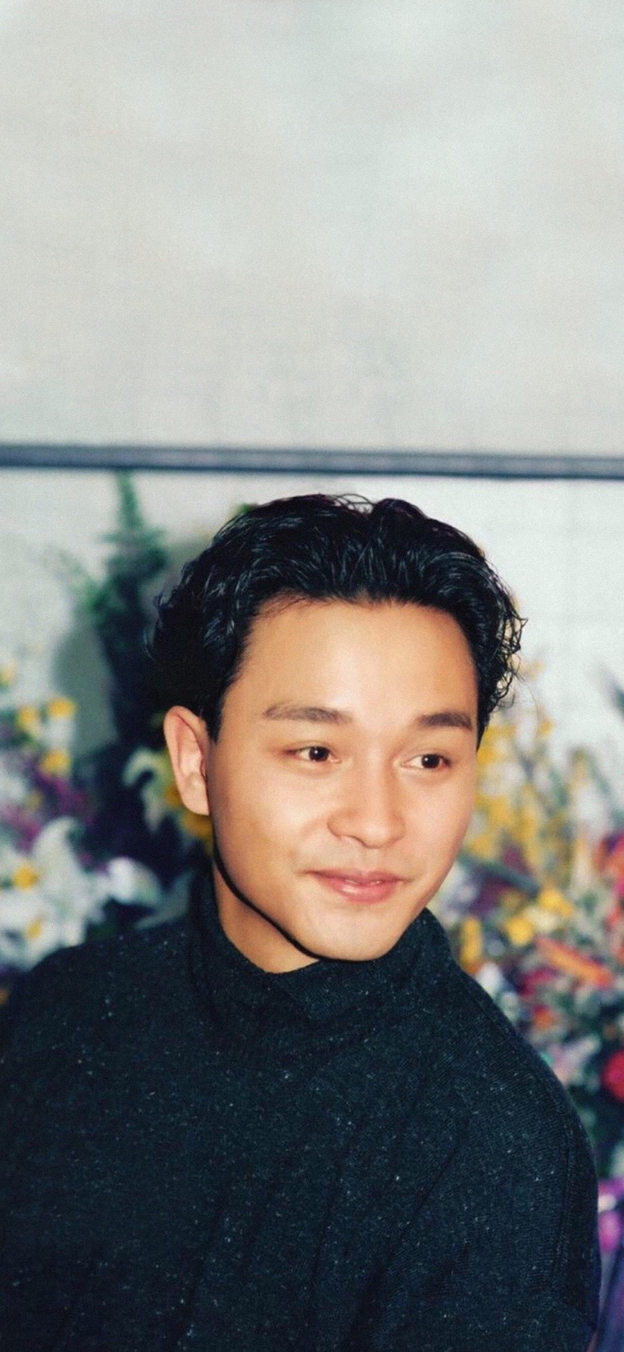 张国荣1956年出生是一名出色的演员和歌手,他的生命永远停留在了2003