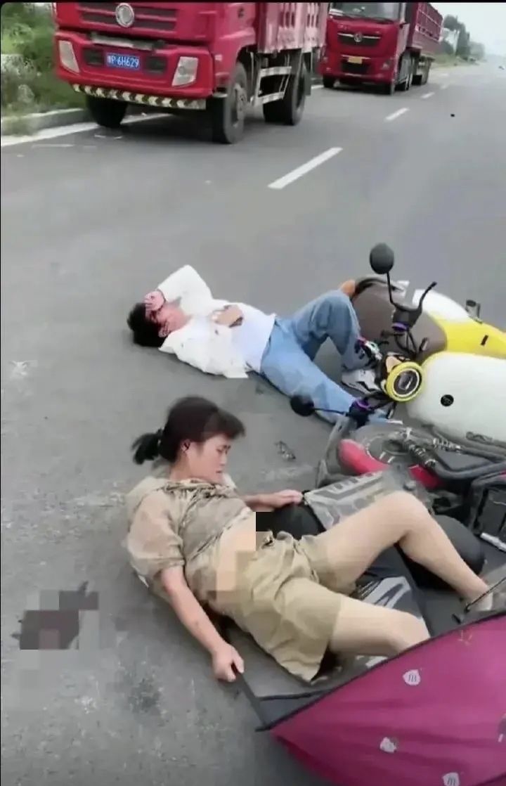 因为撞电动车图片女子身亡电动车电动车撞人图片真实电动车被撞电动车