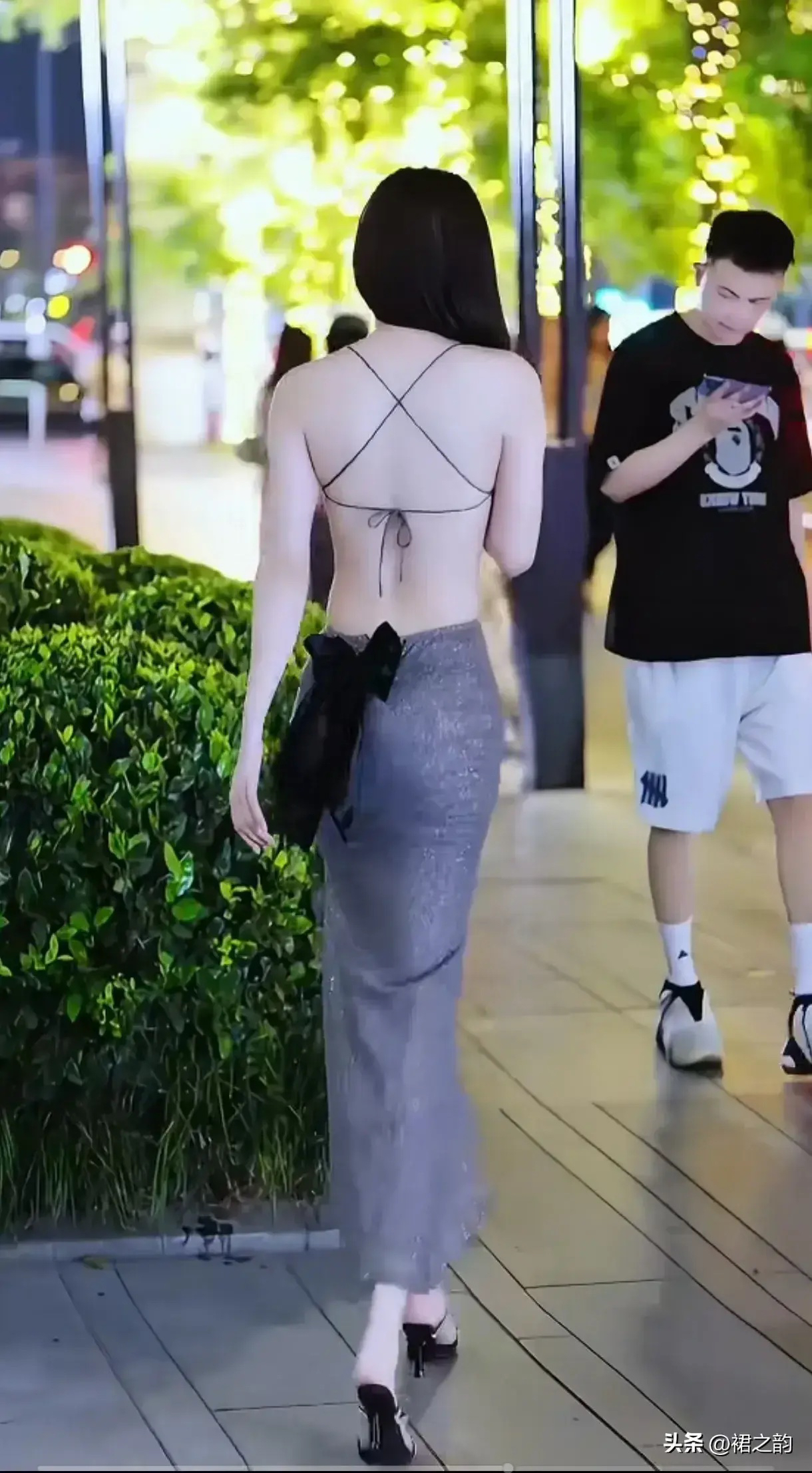 上下只有一根绳身上只穿一根绳子女生只穿一根绳子只有一条绳子的衣服