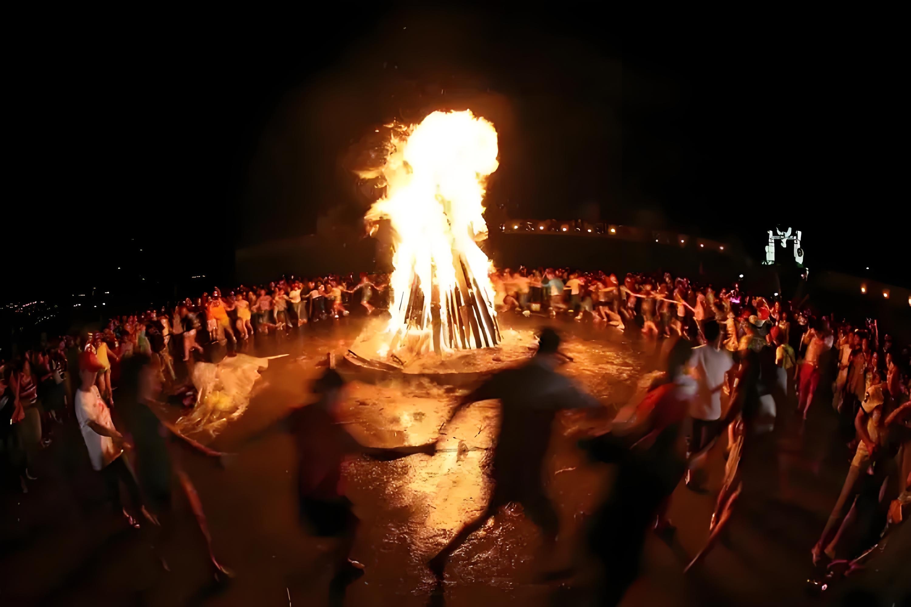 火把节自汉唐时期起已沿袭一千多年,历史悠久