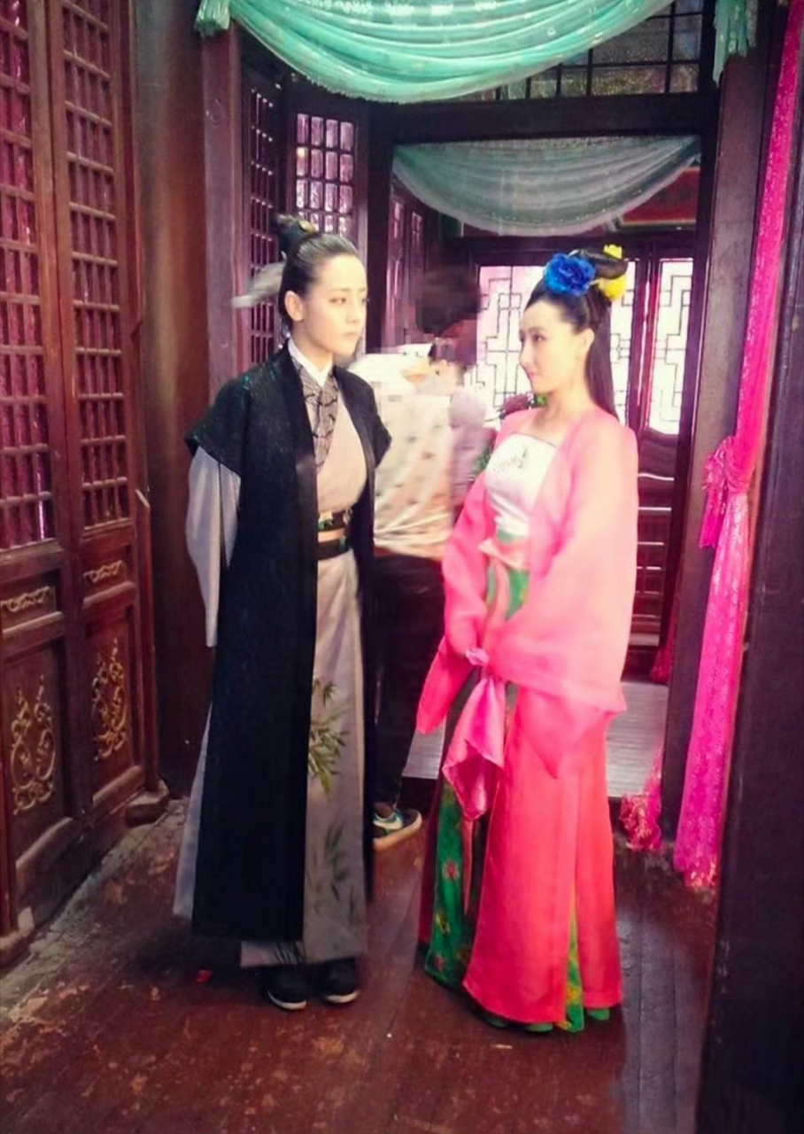 迪丽热巴女扮男装好看吗?