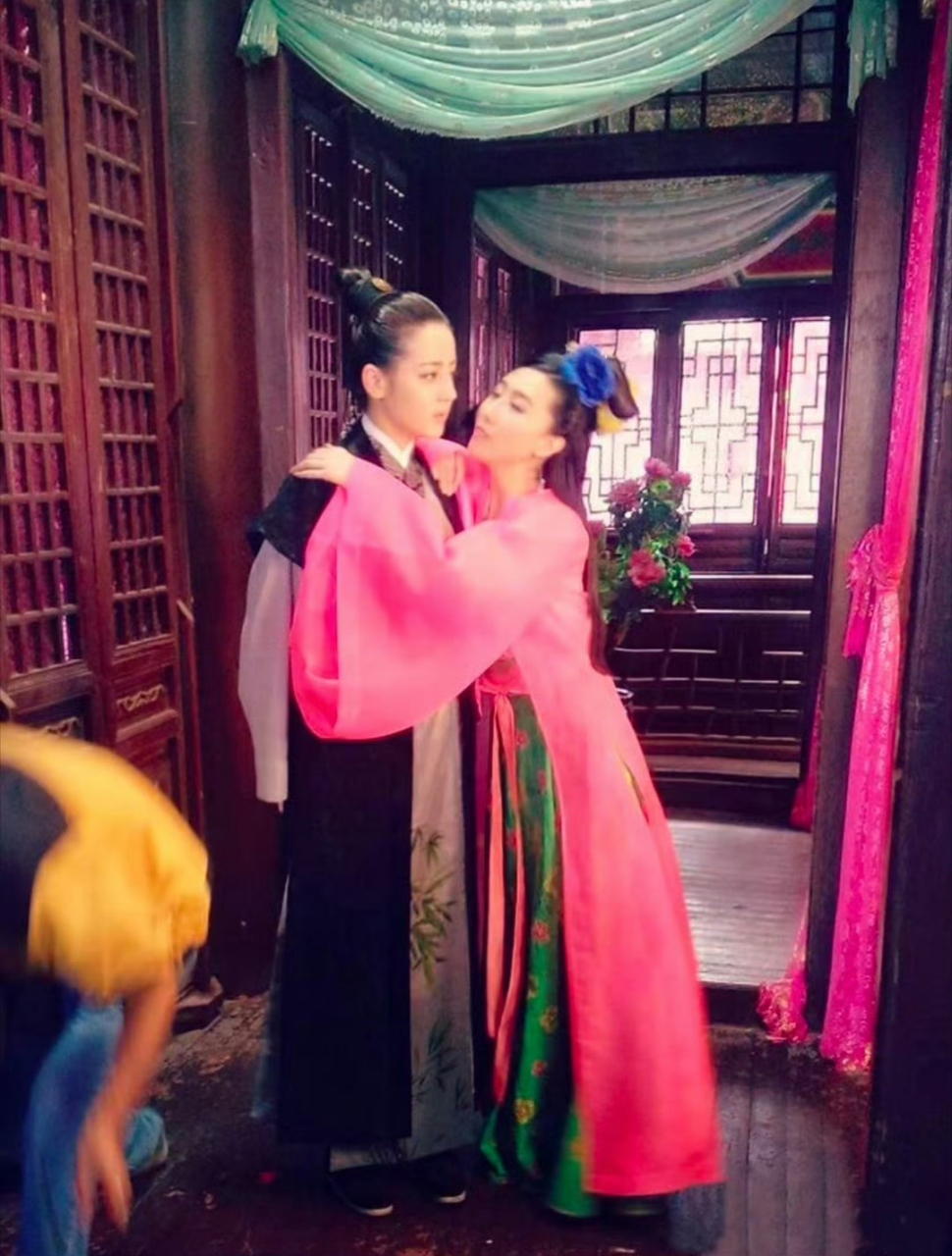 迪丽热巴女扮男装好看吗?