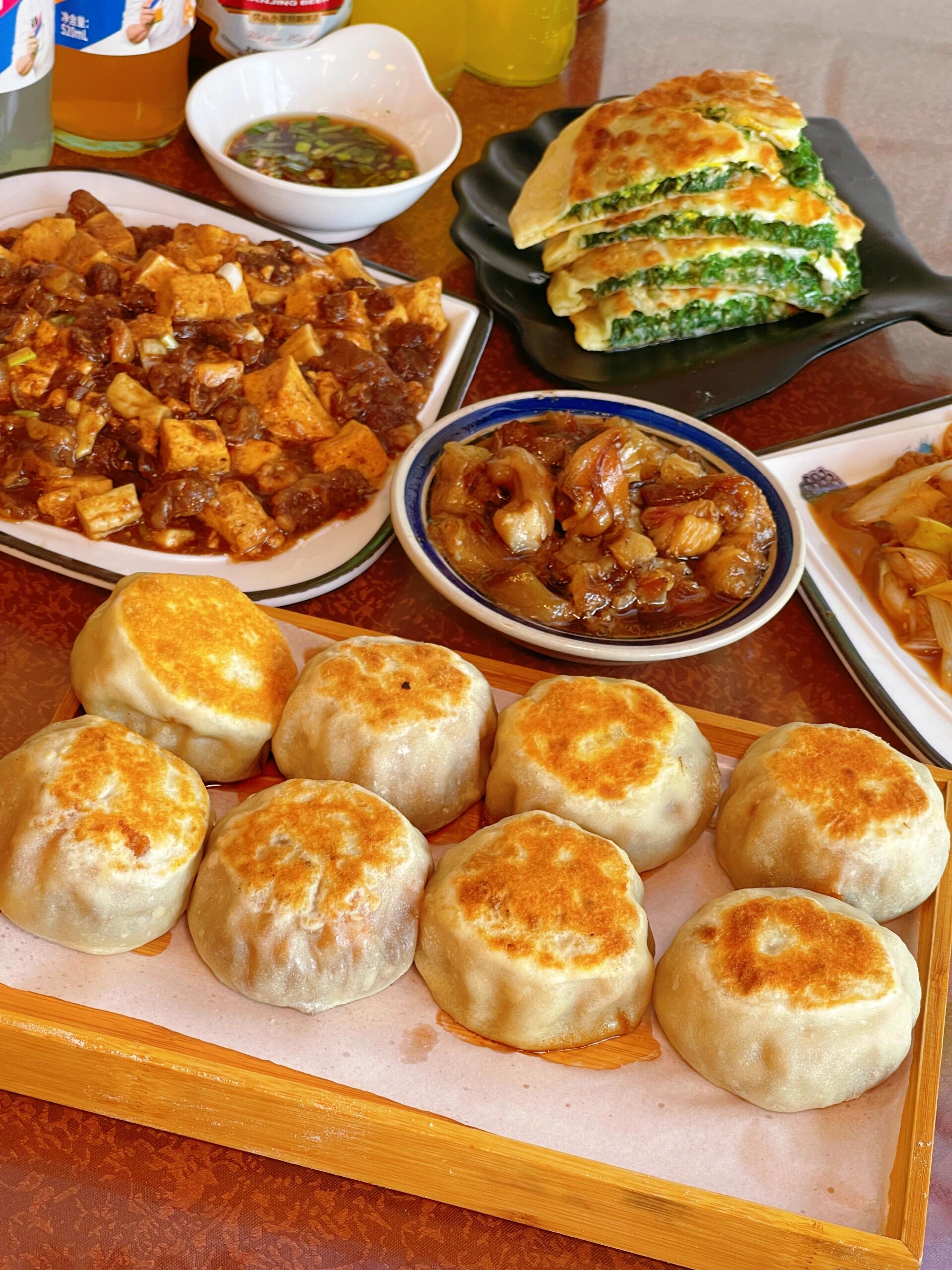 吃,这家门钉肉饼看似普通的小吃,却承载着北京人的生活记忆和饮食文化