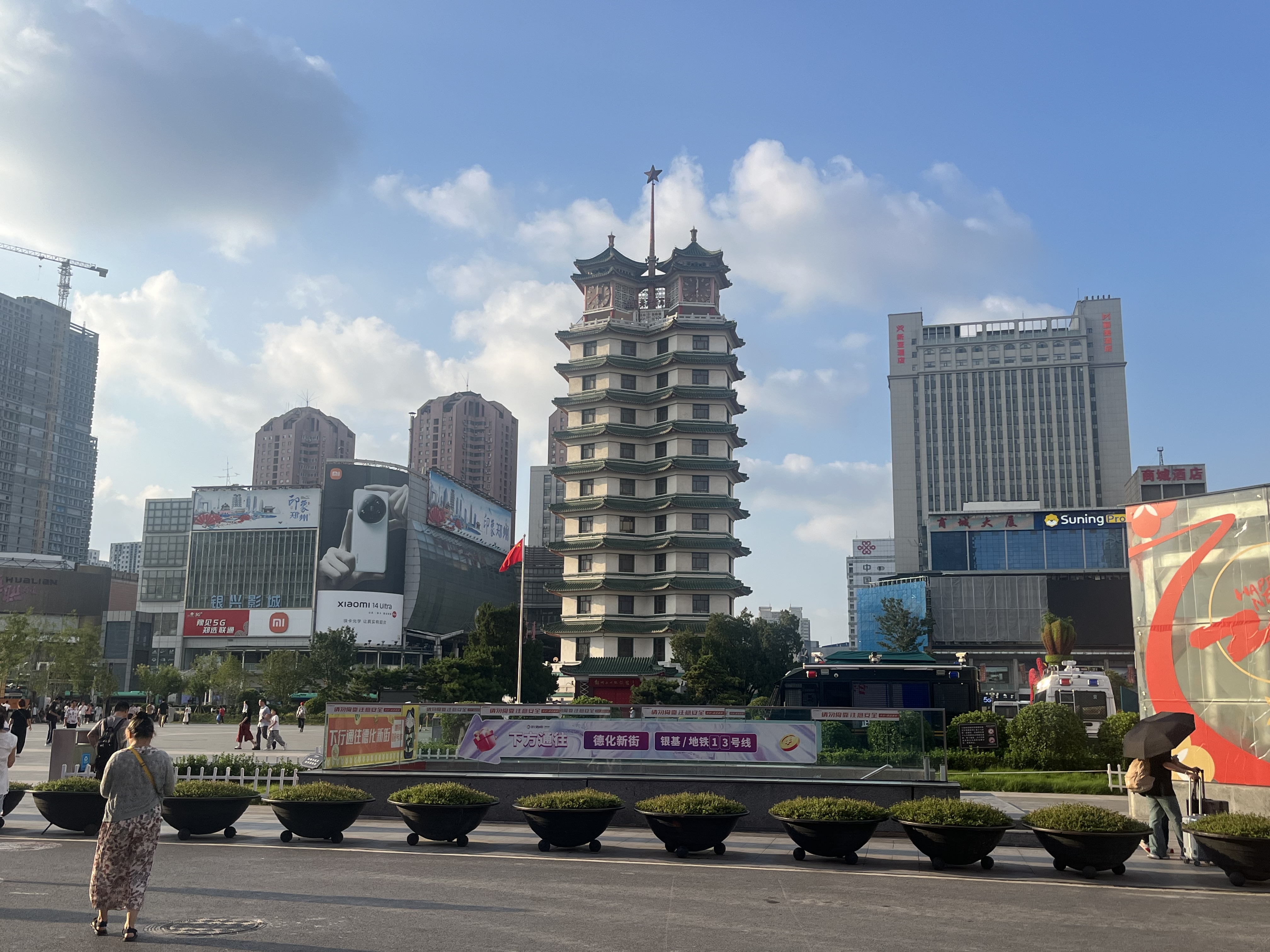 动态连更挑战# 郑州二七广场的二七纪念塔,据说每一位路过的河南人