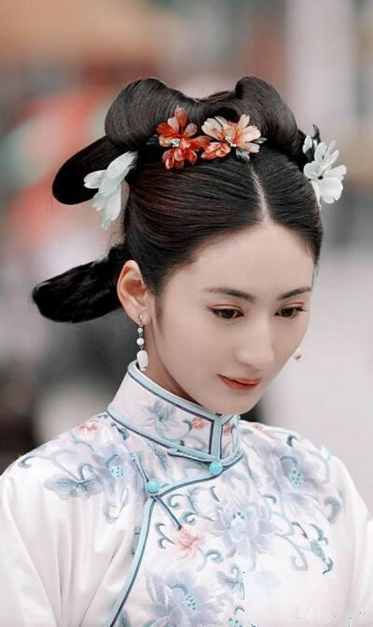 《步步惊心》里的绿芜,知书达礼,温文尔雅,尤其那含情脉脉的样子,惹人